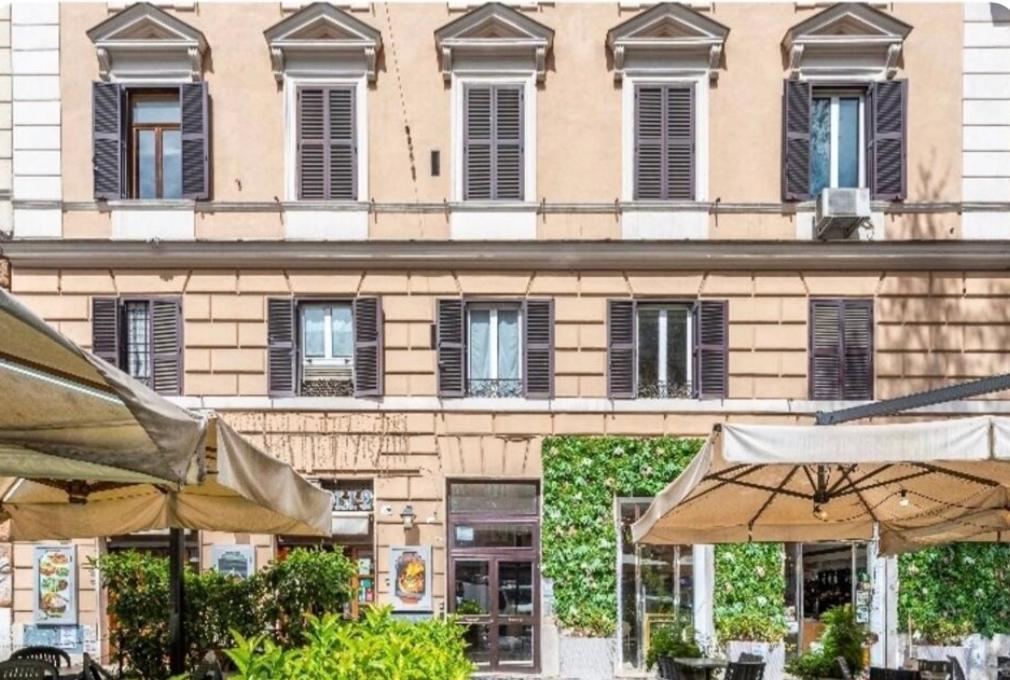 753 Roma — Photos 2